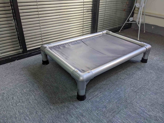 Cama de cão elevada para animais de estimação grandes