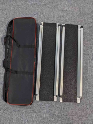 Estilo de design contemporâneo Rampa de cadeira de rodas dobrável portátil com material de alumínio