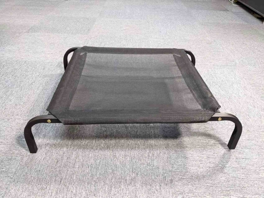 Cama de cão de estimação dobrável portátil preta respirável elevada para cães pequenos a médios