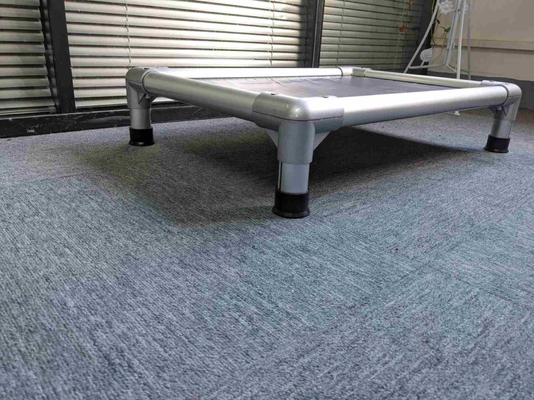 Cama grande para cães interior/exterior com estrutura de alumínio elevada Rejuvenescimento confortável para animais