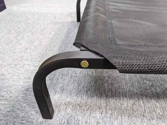 Cama portátil XL de aço inoxidável com design elevado e representação animal