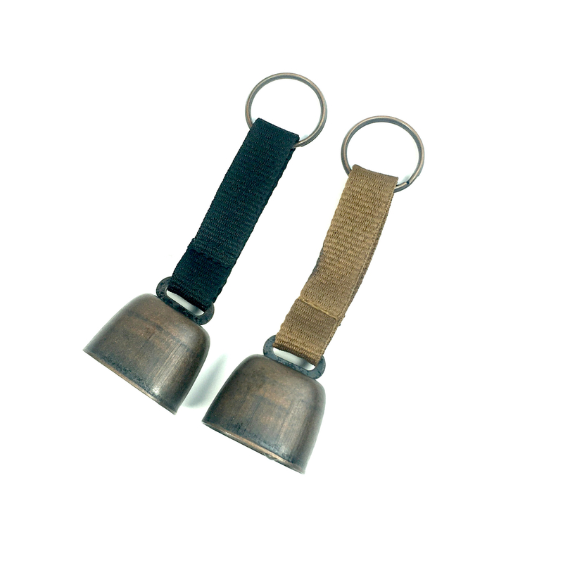 Manopla Campainha Mini Pet Dog Charm Cow Campainha para caminhadas e acampamentos 120mm * 35mm Marrom